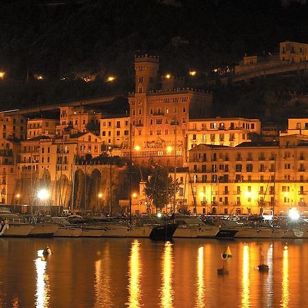Apartmán Piazza Alario Salerno Pokoj fotografie