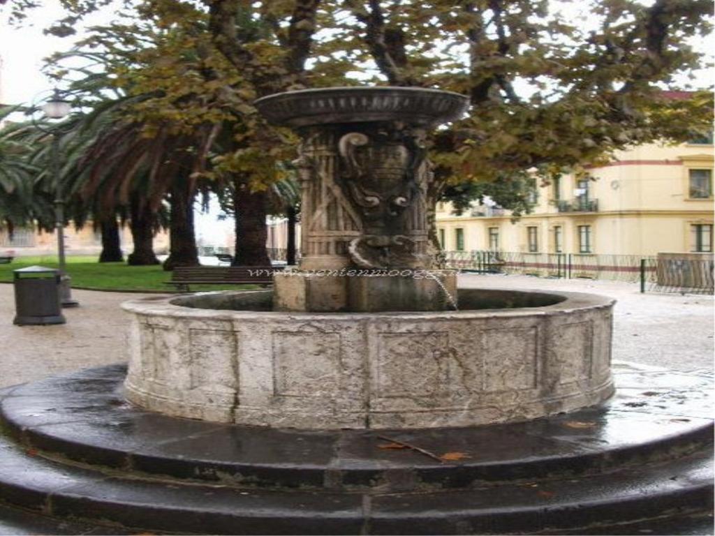 Apartmán Piazza Alario Salerno Exteriér fotografie