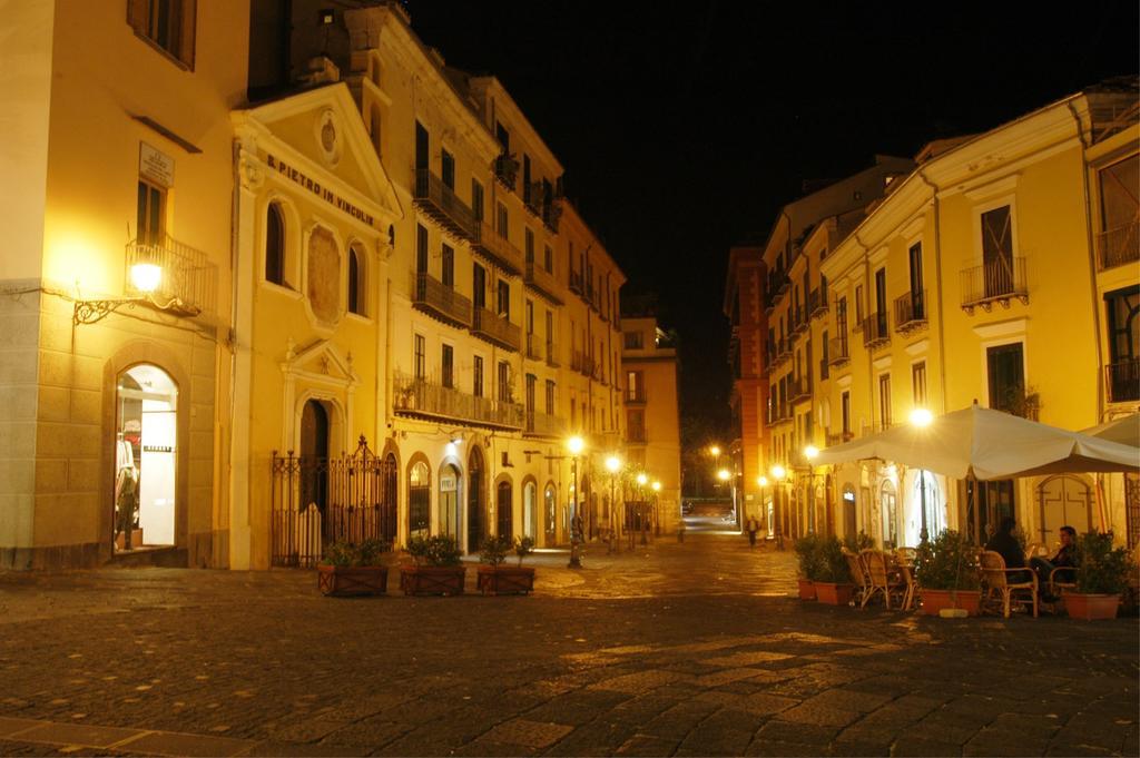 Apartmán Piazza Alario Salerno Exteriér fotografie
